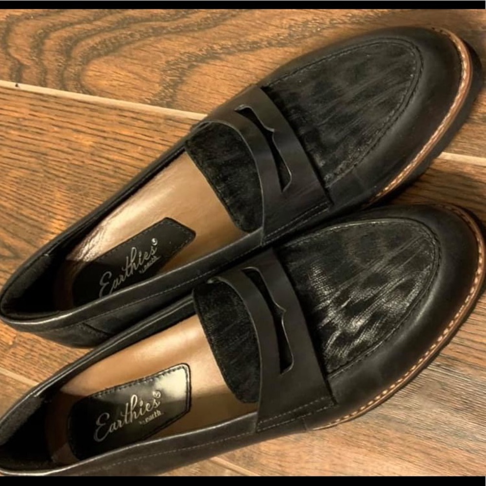 Earthies leather loafer